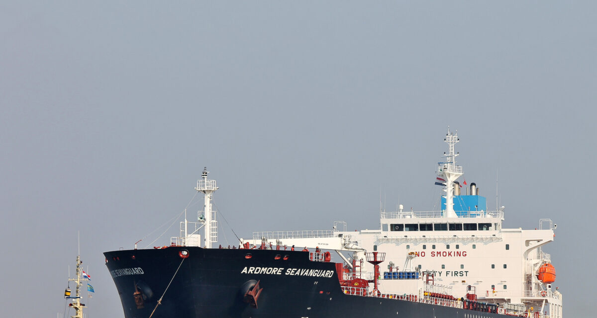 A TANKER RAMMED THE ACA DOCK IN SAN LORENZO AND PUT IT OUT OF SERVICE