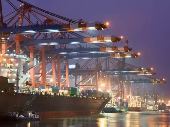 POLITICAL, ECONOMIC AND SOCIAL RISKS THREATEN THE PRODUCTIVITY OF LATIN AMERICAN PORTS